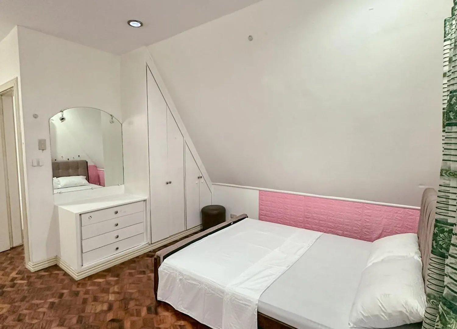 6-Bedroom Duplex With Pool Near Naia Manila 0*,  Philippines