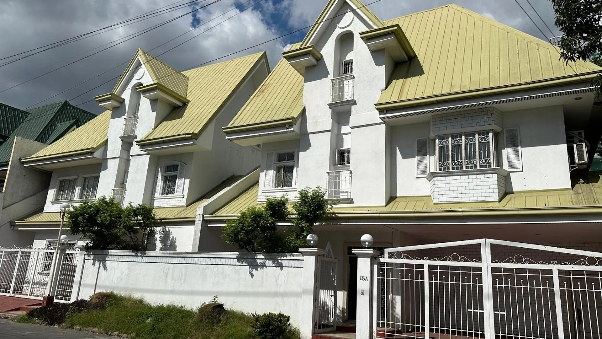 6-Bedroom Duplex With Pool Near Naia location