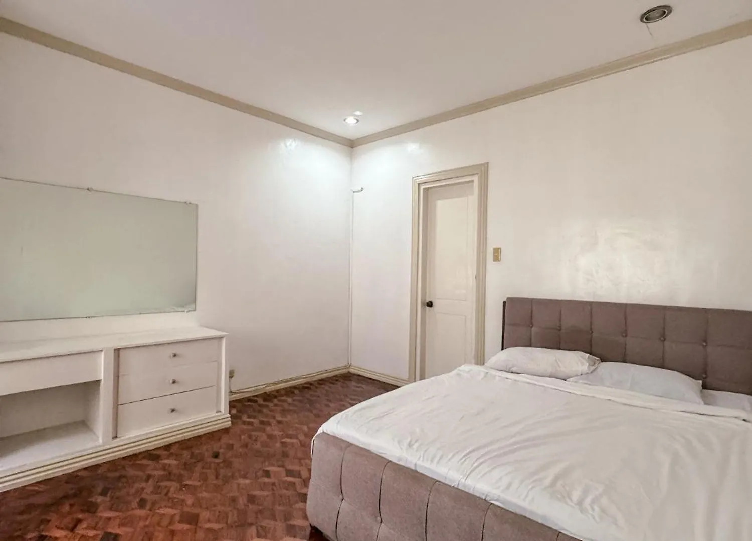 6-Bedroom Duplex With Pool Near Naia Manila Villa